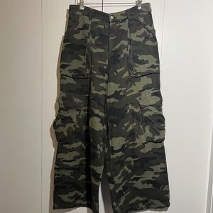 Vintage Low Rise Ultra Wide Leg Camo Cargo Pants